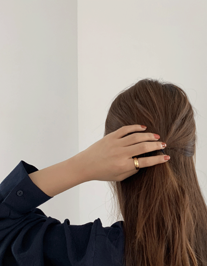 Bold gold ring