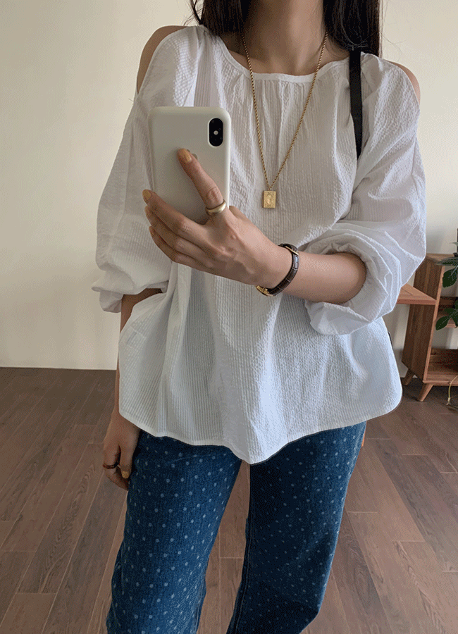 Shoulder slit blouse (2color)
